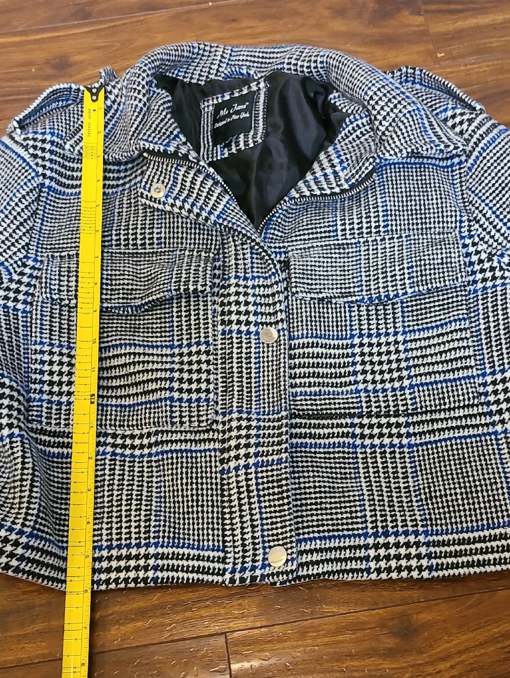 Black & White Plaid Cropped Jacket - Picture 14 of 16